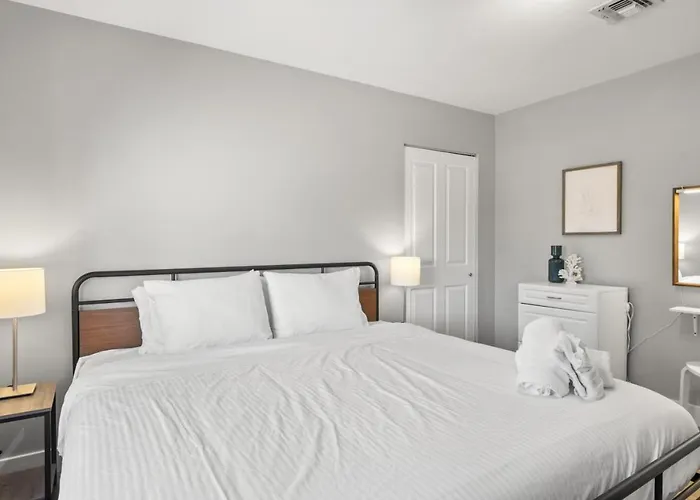 S Neighborhood Within Mins From Attractions Holiday home