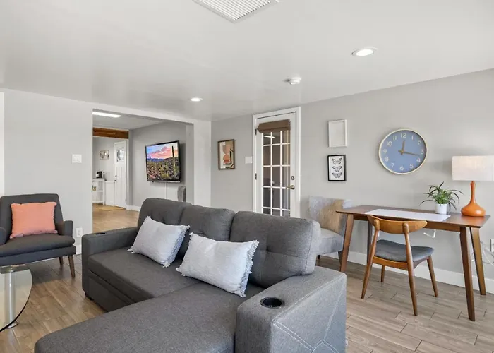 S Neighborhood Within Mins From Attractions Holiday home